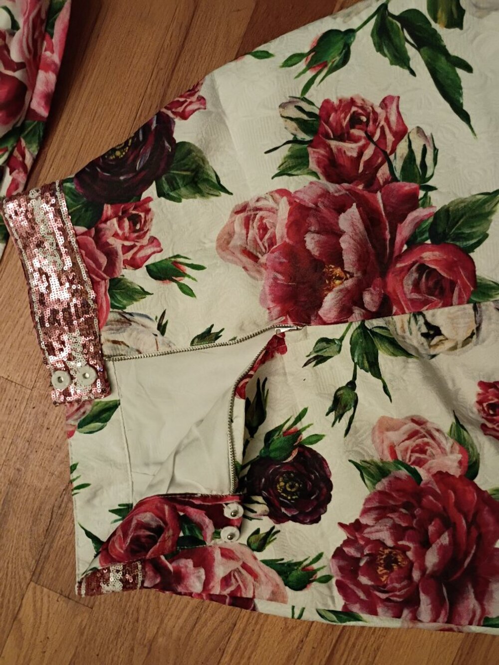 Dolce&Gabbana brocade sequined embellished rose floral cropped jacket skirt set - Picture 12 of 13